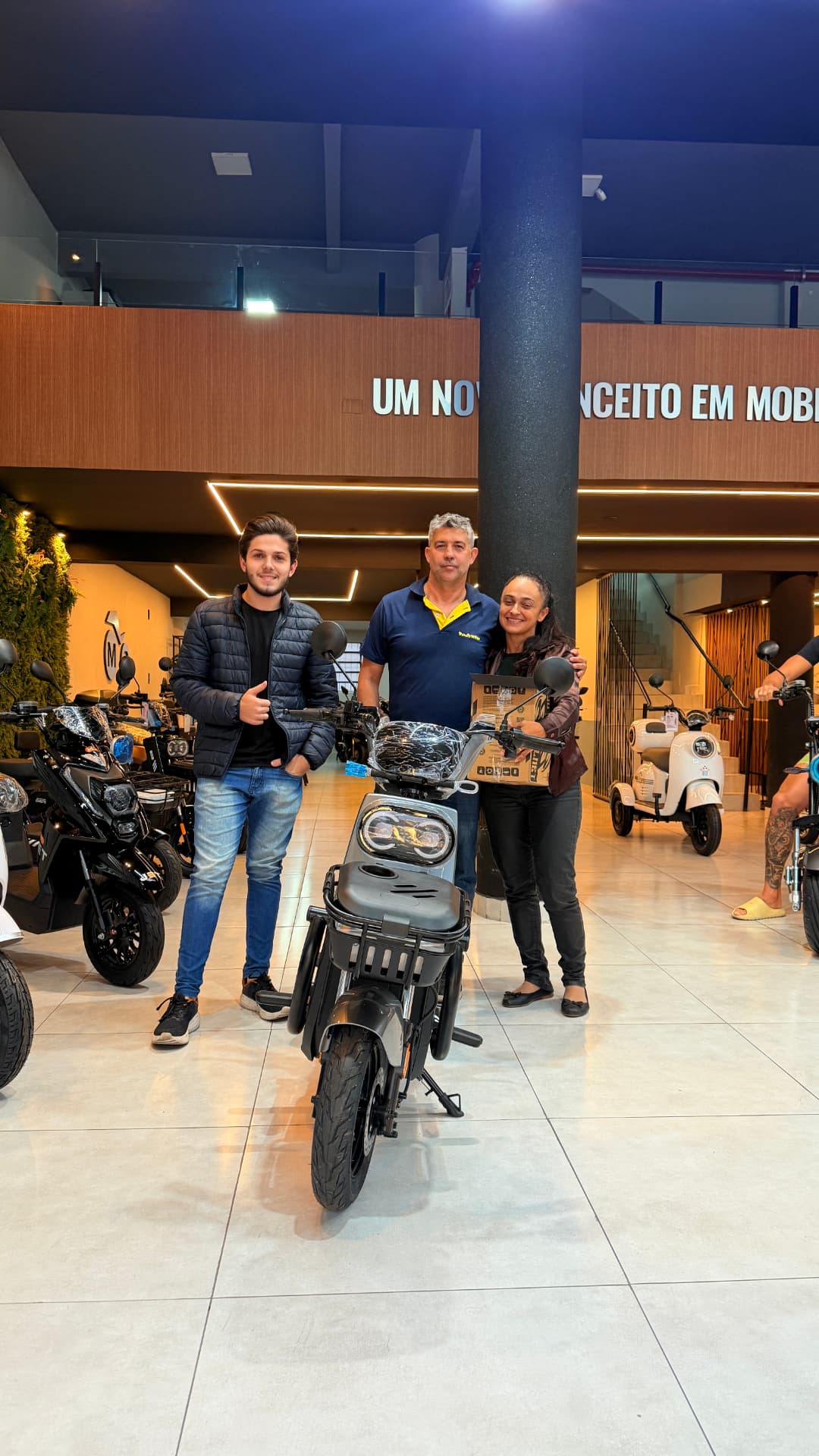 Cliente MOTOCHEFE com sua moto elétrica SOMA