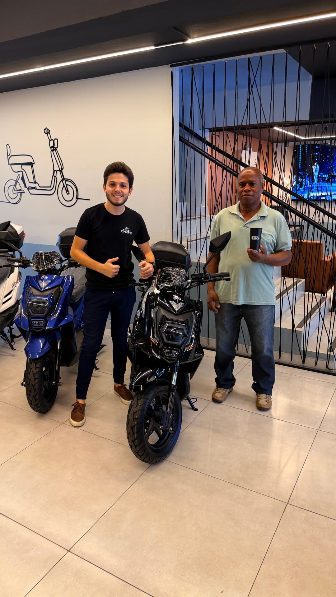 Cliente MOTOCHEFE com sua moto elétrica JET MAX